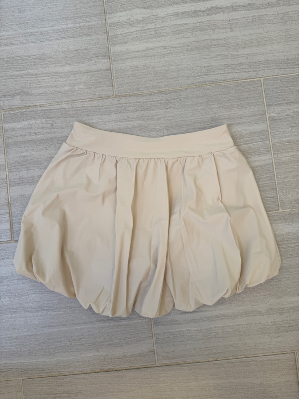 Old Navy Light Cream Active bubble skort
